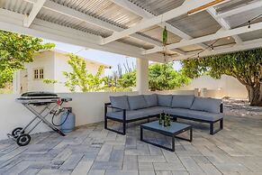 Lovely 3br2ba w Wifi Parking in Central Location