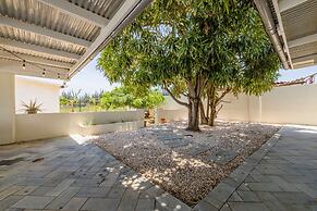 Lovely 3br2ba w Wifi Parking in Central Location