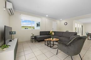 Lovely 3br2ba w Wifi Parking in Central Location