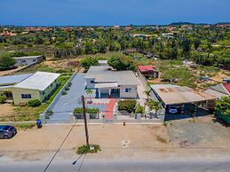 Lovely 3br2ba w Wifi Parking in Central Location