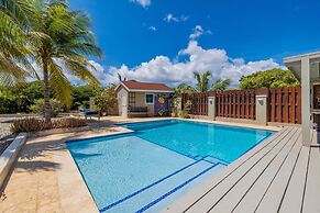 Nature Private Pool Gazebo Outdoor Dining