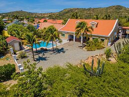 Nature Private Pool Gazebo Outdoor Dining