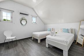 Nature Private Pool Gazebo Outdoor Dining