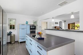 Nature Private Pool Gazebo Outdoor Dining