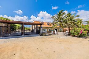 Nature Private Pool Gazebo Outdoor Dining