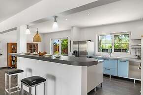 Nature Private Pool Gazebo Outdoor Dining