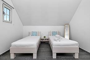 Nature Private Pool Gazebo Outdoor Dining