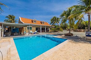 Nature Private Pool Gazebo Outdoor Dining