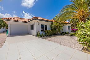 High-end Pool Getaway Upscale 5 Location BBQ