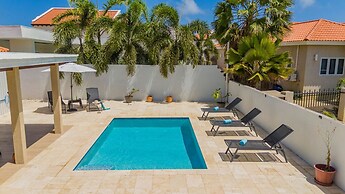 High-end Pool Getaway Upscale 5 Location BBQ