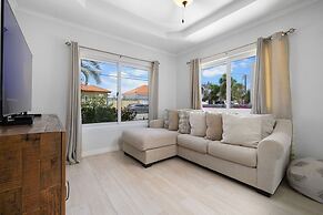 High-end Pool Getaway Upscale 5 Location BBQ