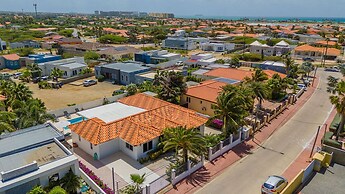 High-end Pool Getaway Upscale 5 Location BBQ