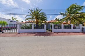 High-end Pool Getaway Upscale 5 Location BBQ