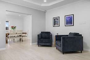 High-end Pool Getaway Upscale 5 Location BBQ