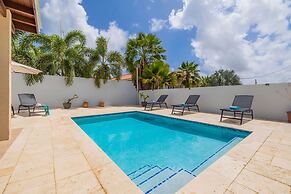 High-end Pool Getaway Upscale 5 Location BBQ