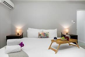 High-end Pool Getaway Upscale 5 Location BBQ