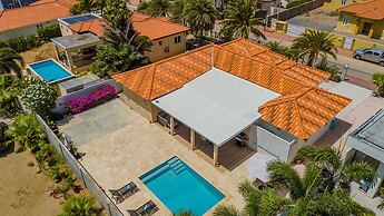 High-end Pool Getaway Upscale 5 Location BBQ