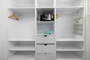 High-end Pool Getaway Upscale 5 Location BBQ