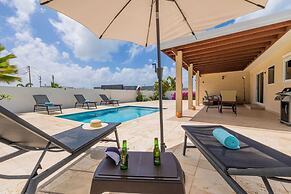 High-end Pool Getaway Upscale 5 Location BBQ