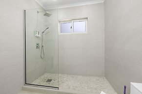 High-end Pool Getaway Upscale 5 Location BBQ