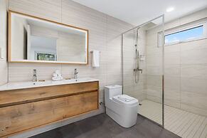 4BR 3BA Newly Built w Private Pool 5 min 2 Beach