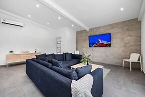 4BR 3BA Newly Built w Private Pool 5 min 2 Beach