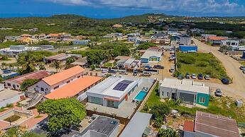 4BR 3BA Newly Built w Private Pool 5 min 2 Beach