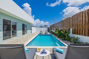 4BR 3BA Newly Built w Private Pool 5 min 2 Beach