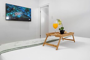 4BR 3BA Newly Built w Private Pool 5 min 2 Beach