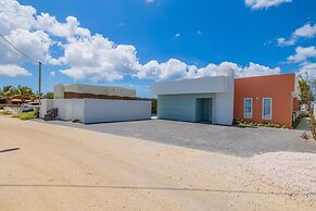 4BR 3BA Newly Built w Private Pool 5 min 2 Beach