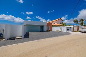 4BR 3BA Newly Built w Private Pool 5 min 2 Beach