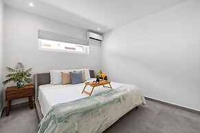 4BR 3BA Newly Built w Private Pool 5 min 2 Beach