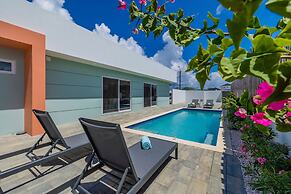 4BR 3BA Newly Built w Private Pool 5 min 2 Beach