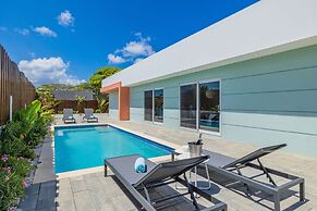 4BR 3BA Newly Built w Private Pool 5 min 2 Beach