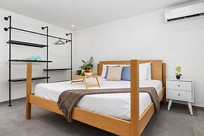 4BR 3BA Newly Built w Private Pool 5 min 2 Beach