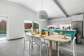 4BR 3BA Newly Built w Private Pool 5 min 2 Beach