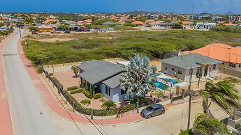 3br2ba Great Location Private Pool Amenities