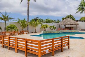 Charming Cunucu Home Pvt Pool Outdoor Kitchen