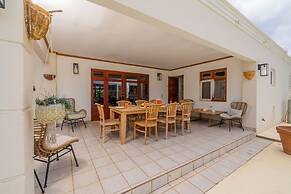 Charming Cunucu Home Pvt Pool Outdoor Kitchen