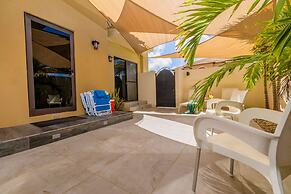 Modern 3br2ba 24 7 Security Pools Restaurant