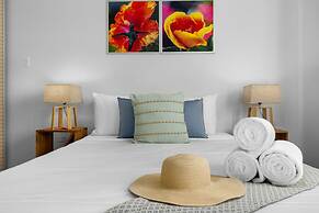 Modern 3br2ba 24 7 Security Pools Restaurant