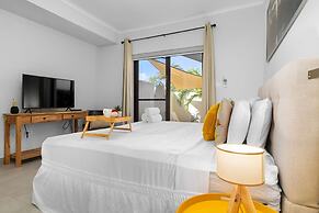 Modern 3br2ba 24 7 Security Pools Restaurant