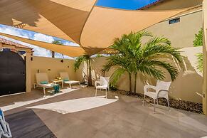 Modern 3br2ba 24 7 Security Pools Restaurant