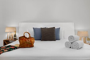 Modern 3br2ba 24 7 Security Pools Restaurant