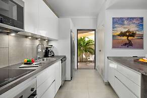 Modern 3br2ba 24 7 Security Pools Restaurant