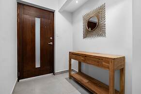 Modern 3br2ba 24 7 Security Pools Restaurant