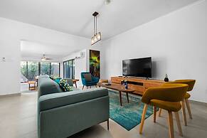 Modern 3br2ba 24 7 Security Pools Restaurant