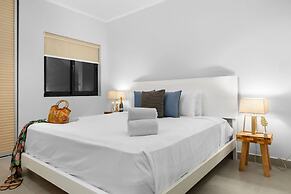 Modern 3br2ba 24 7 Security Pools Restaurant