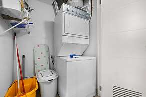 Modern 3br2ba 24 7 Security Pools Restaurant