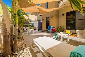 Modern 3br2ba 24 7 Security Pools Restaurant